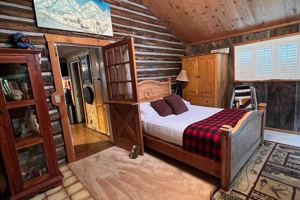 Teton Teepee Lodge Alta, WY - Maddox Cabin Bedroom