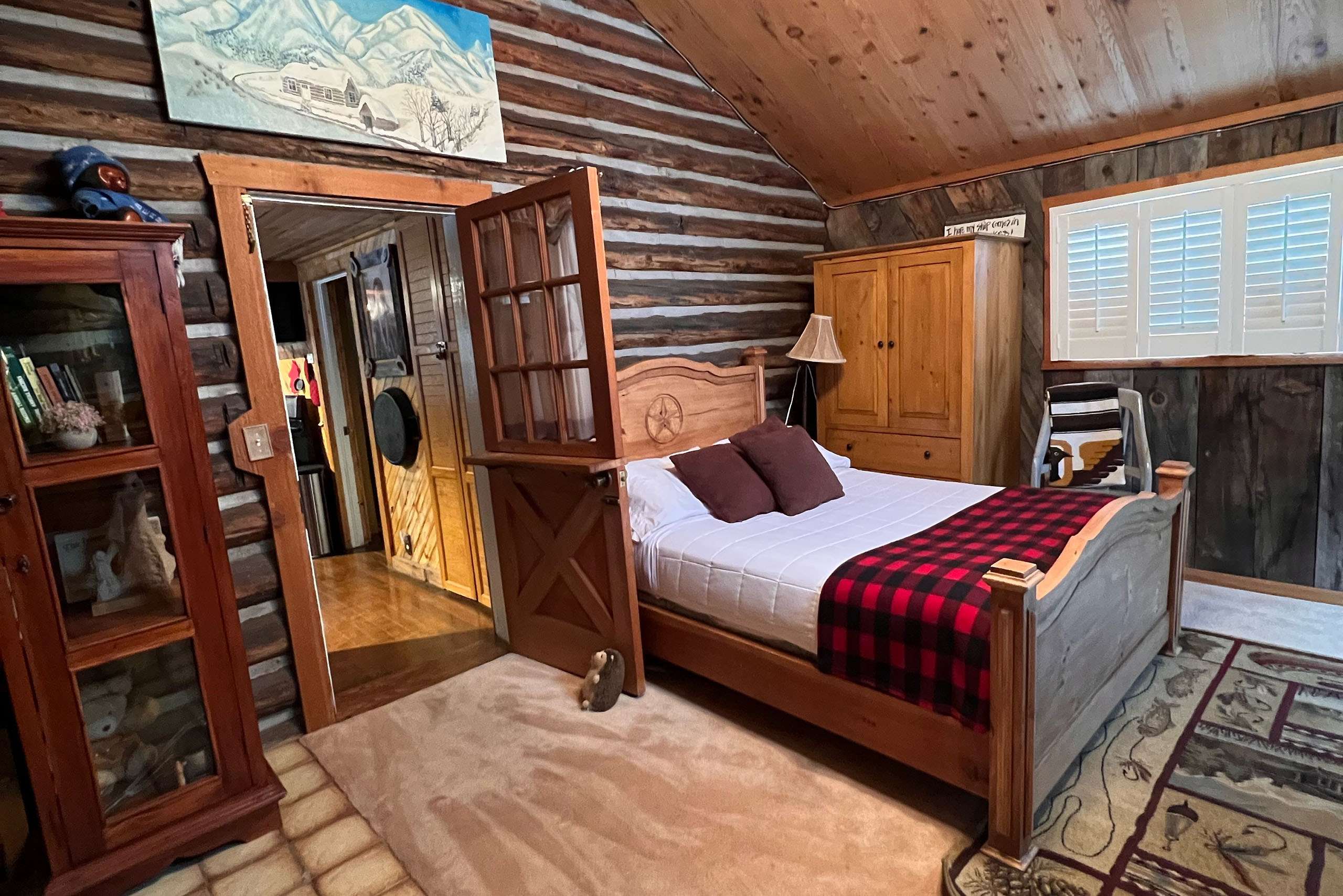 Teton Teepee Lodge Alta, WY - Maddox Cabin Bedroom