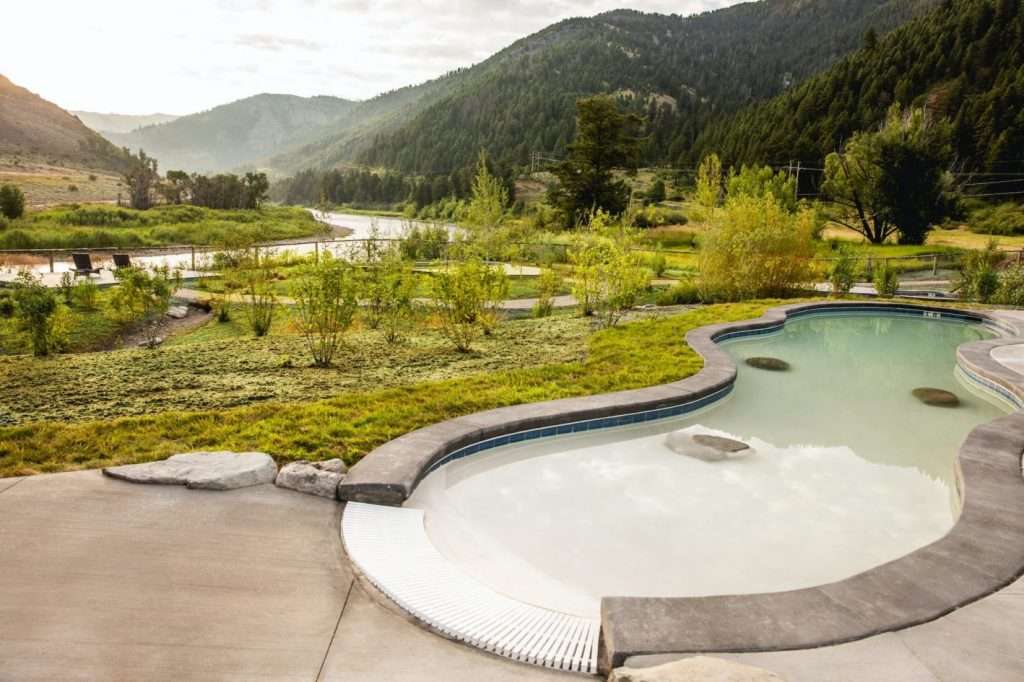 astoria-hot-springs-outside-01