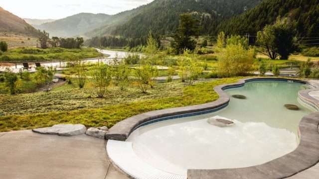 astoria-hot-springs-outside-01