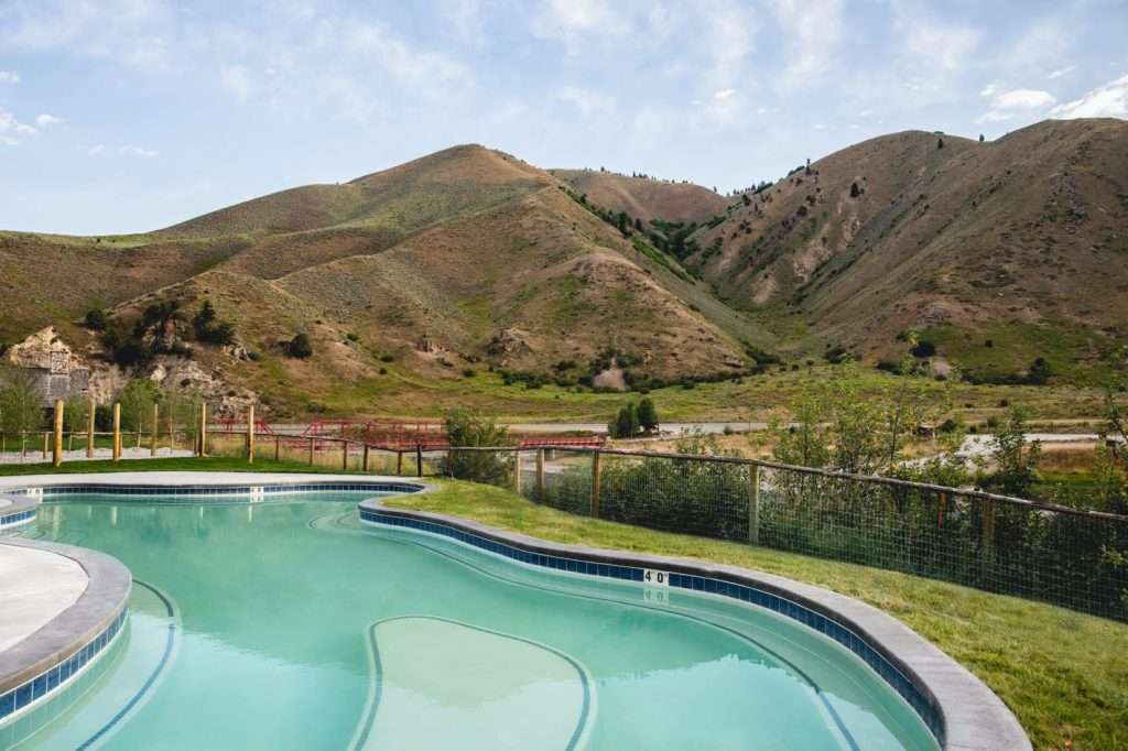 astoria-hot-springs-outside-02
