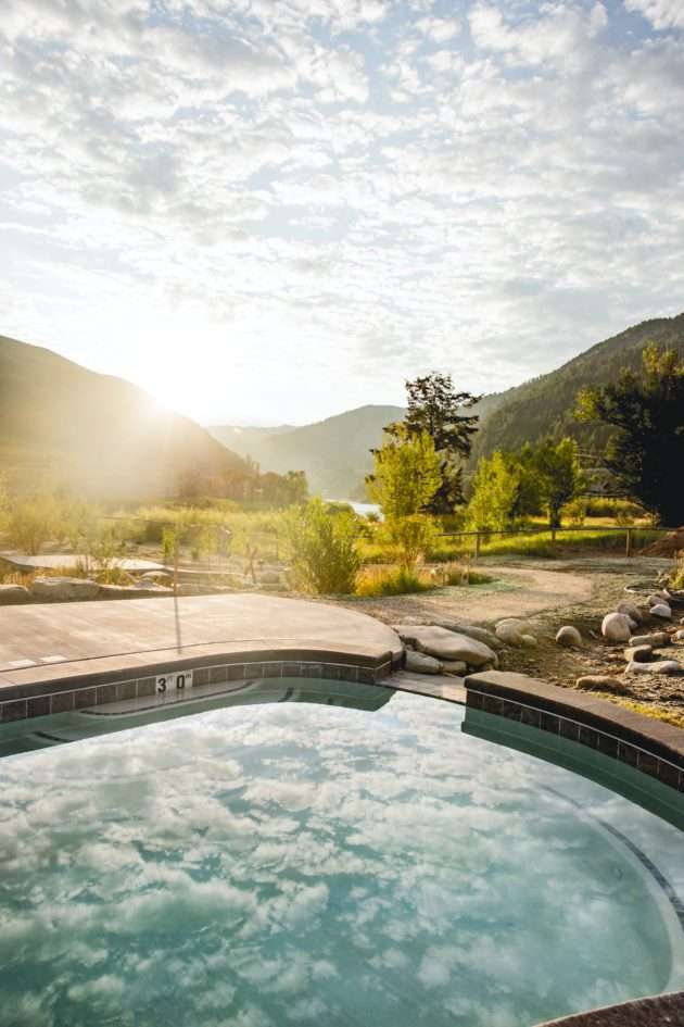 astoria-hot-springs-outside-03