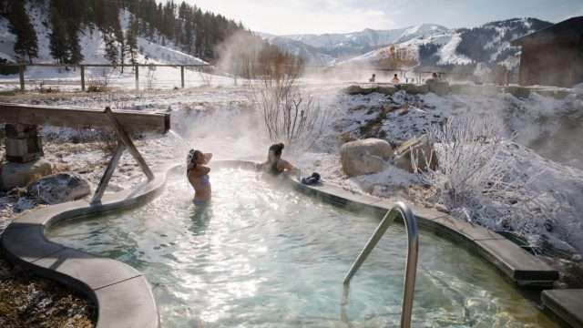 astoria-hot-springs-outside-04