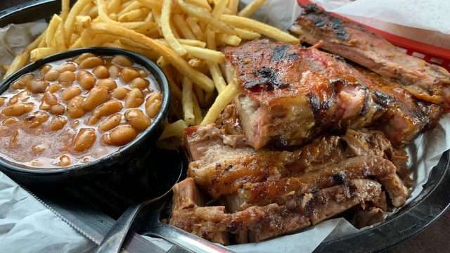 big-hole-bbq-food-01