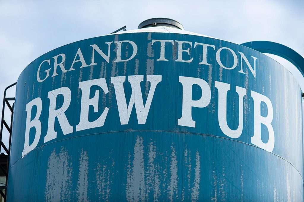grand-teton-brewing-outside-02