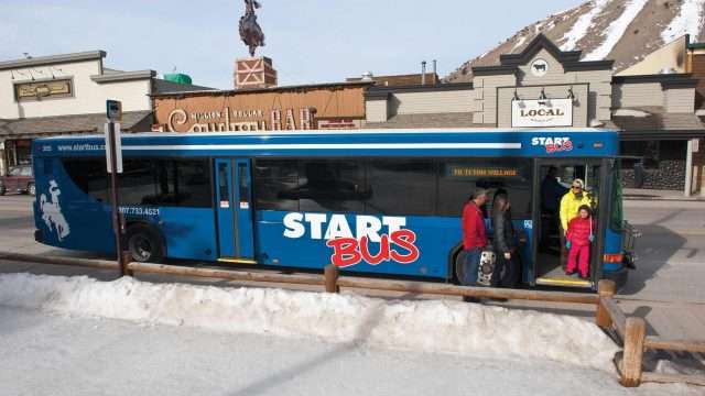 start-bus-outside-01