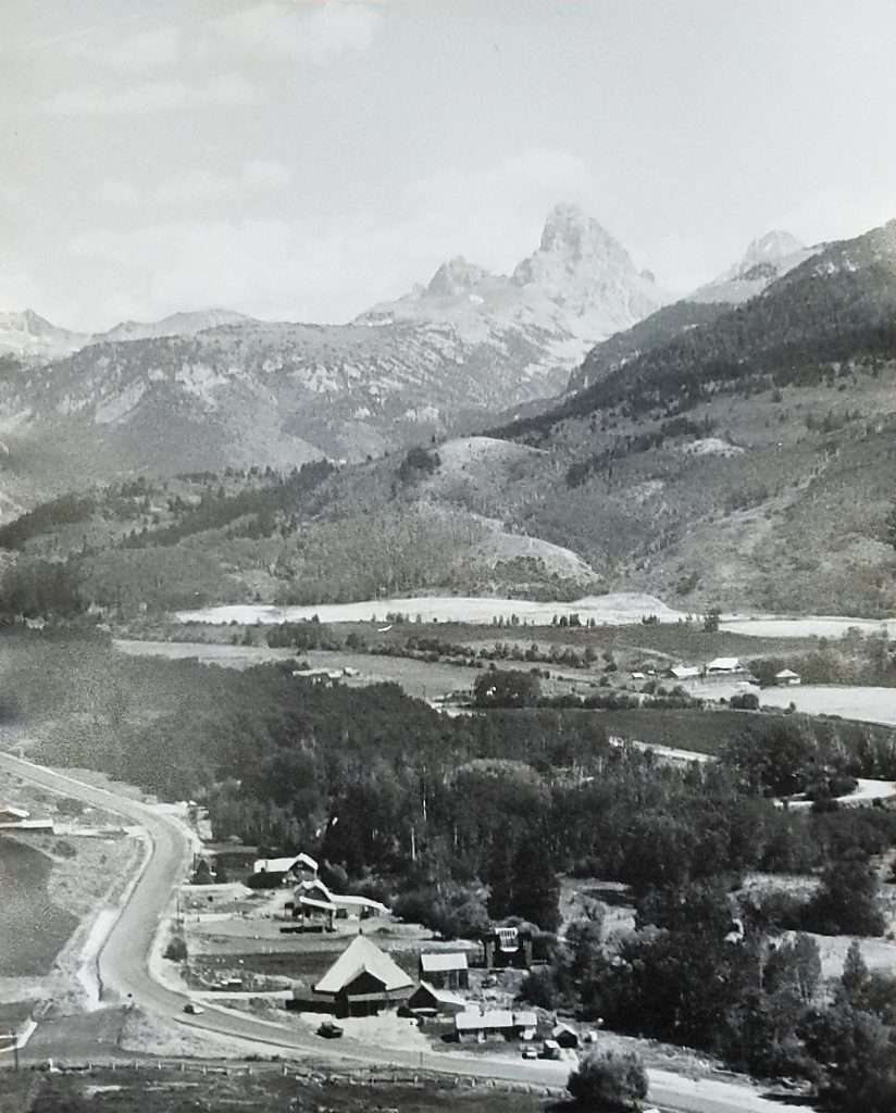 teton-teepee-lodge-alta-wy-history-bw-construction-grand-teton-canyon-view