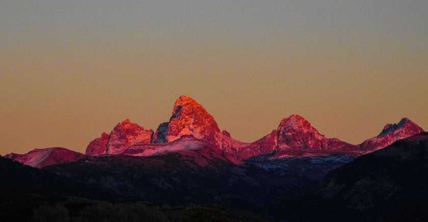 teton-teepee-lodge-alta-wy-inn-hotel-bed-breakfast-teton-canyon-sunset-alpenglow-16-9-crop
