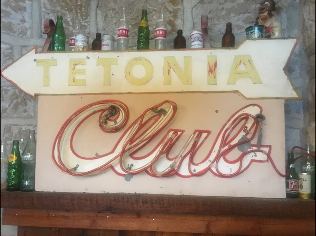 tetonia-club-inside-01