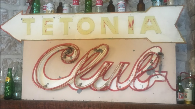 tetonia-club-inside-01