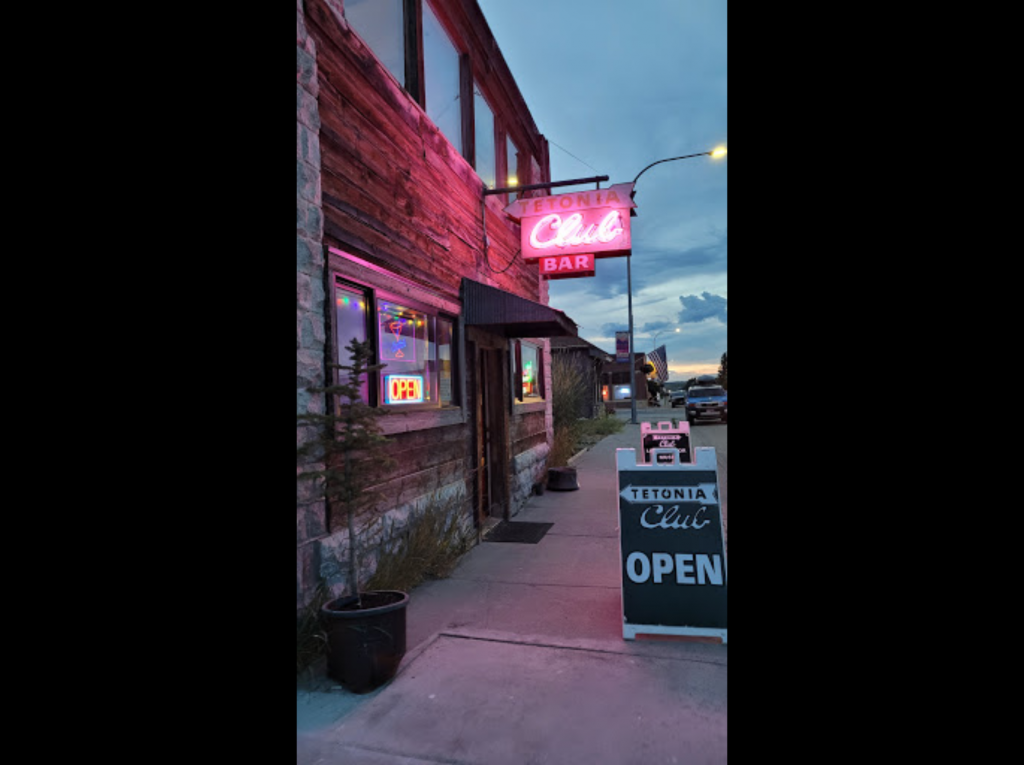 tetonia-club-outside-01