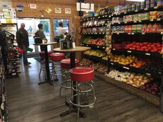 victor-valley-market-inside-01