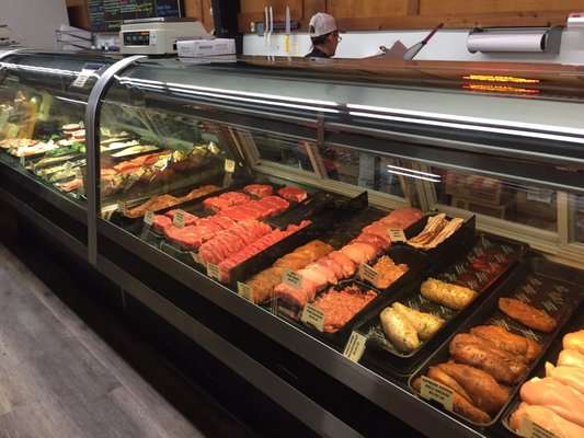 victor-valley-market-inside-03